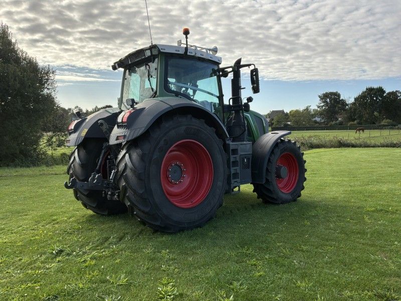 2018 Fendt 828 Vario Four-Wheel-Drive Tractor