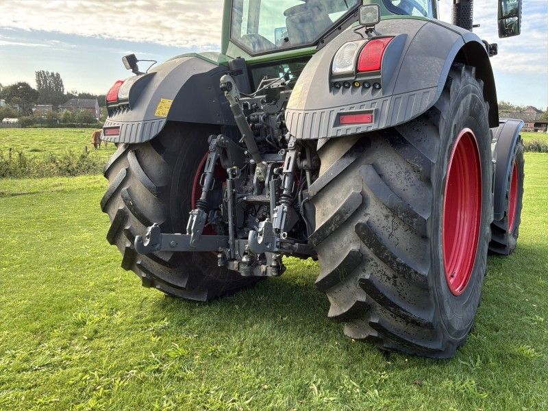 2018 Fendt 828 Vario Four-Wheel-Drive Tractor