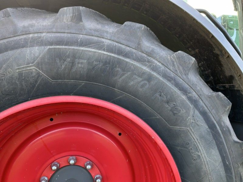 2018 Fendt 828 Vario Four-Wheel-Drive Tractor