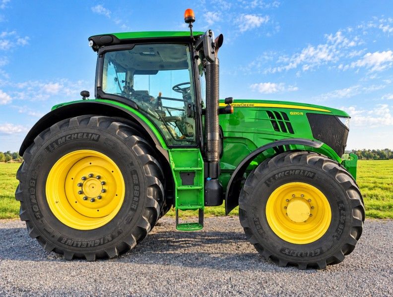 2013 John Deere 6210R Allrad-Ackerschlepper