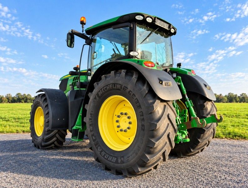 2013 John Deere 6210R Allrad-Ackerschlepper