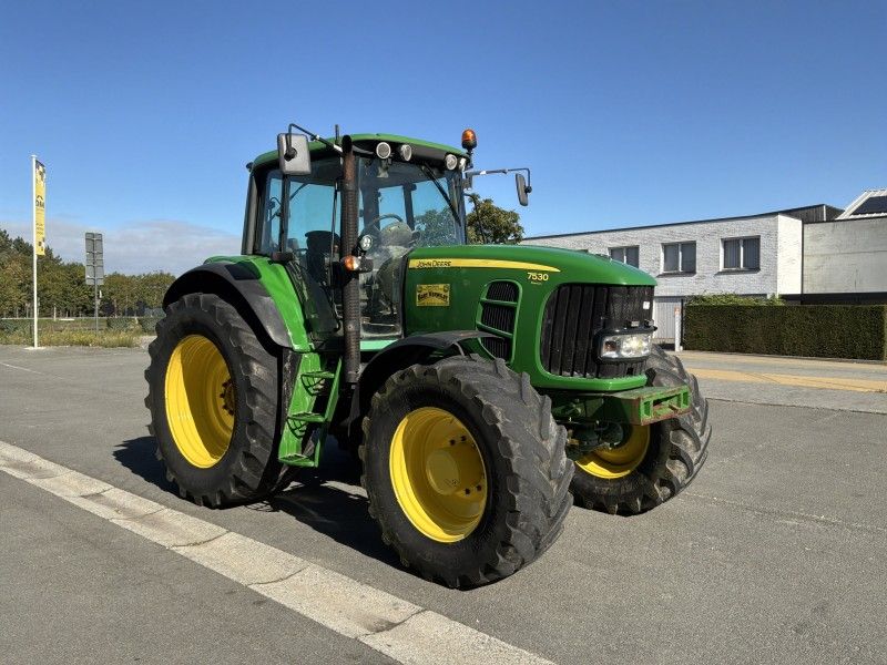 John Deere 7530 Traktor mit Allradantrieb