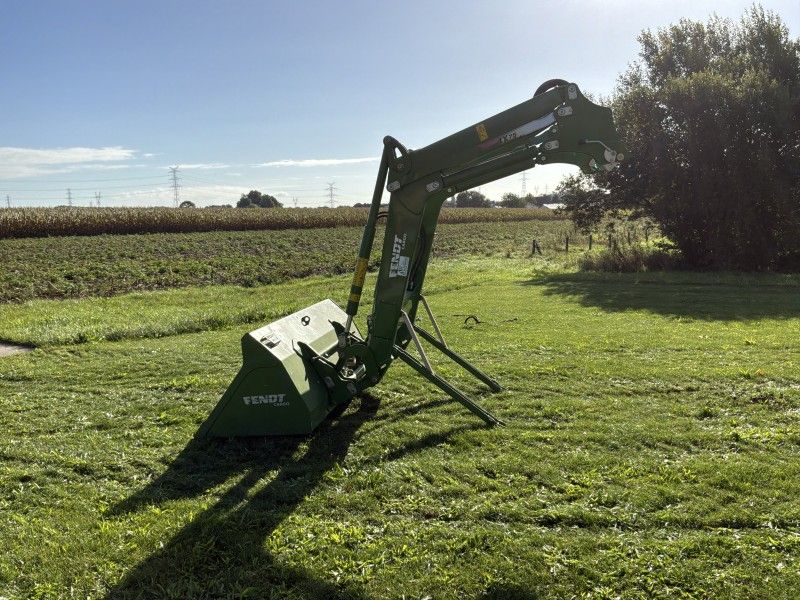 2017 Fendt 4X75 Front Loader with Bucket