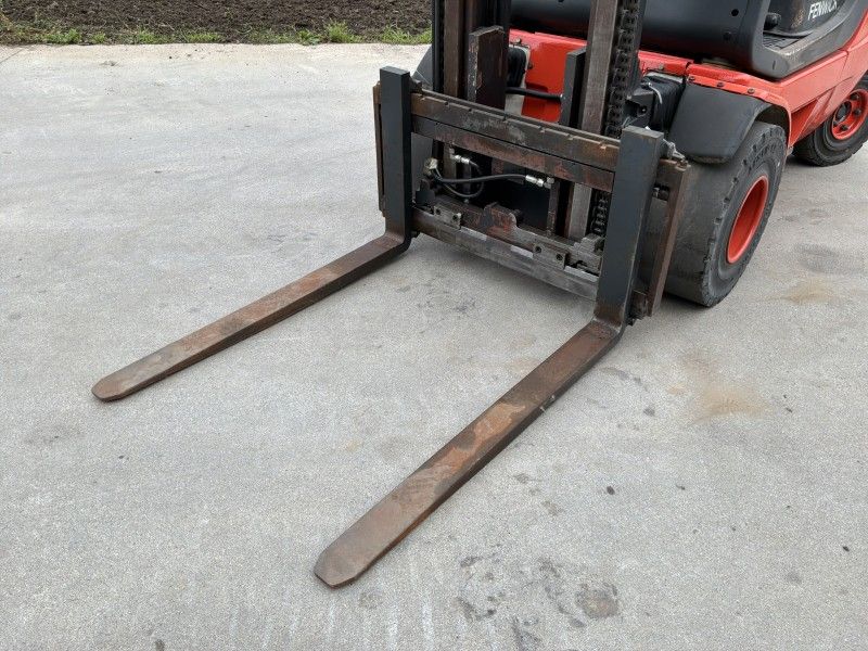 2001 Linde H30D forklift