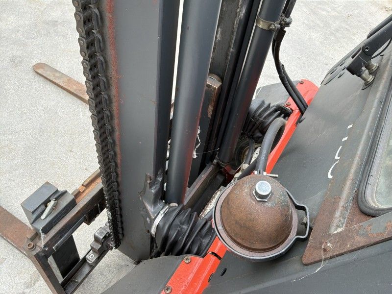 2001 Linde H30D forklift