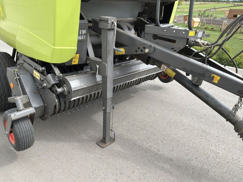 2009 Claas Variant 385 round baler