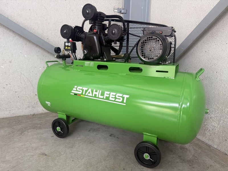 Stahlfest 200-Liter-3-Zylinder-Kolbenkompressor