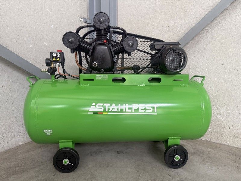 Stahlfest 200-Liter-3-Zylinder-Kolbenkompressor
