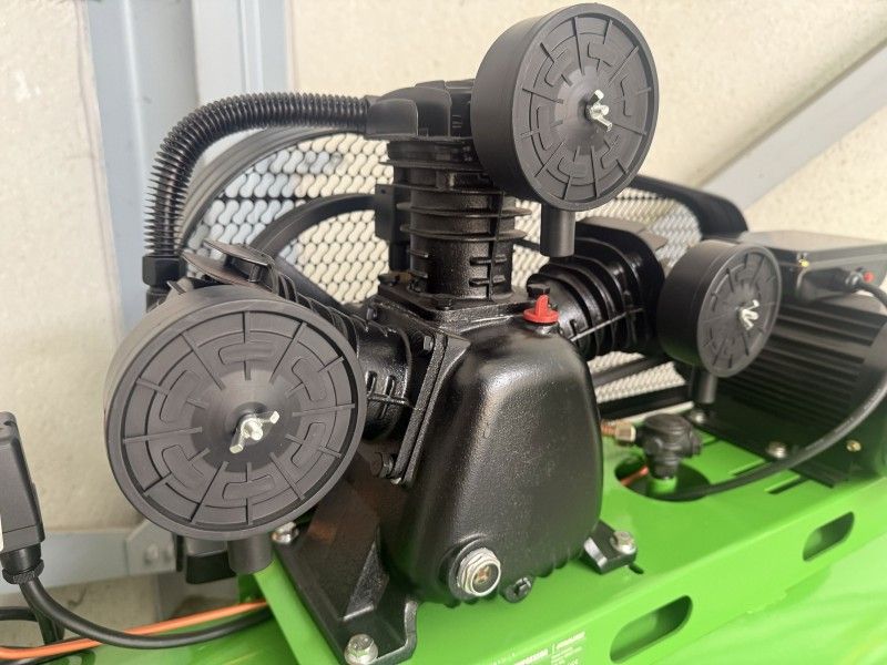 Stahlfest 200-Liter-3-Zylinder-Kolbenkompressor
