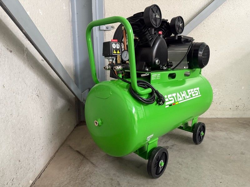 Stahlfest 100-liter V-twin piston compressor
