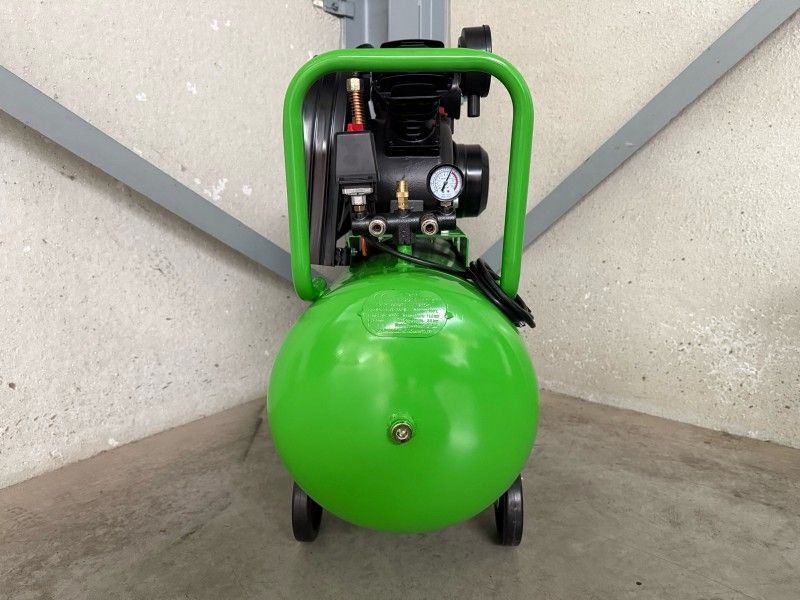 Stahlfest 100-liter V-twin piston compressor