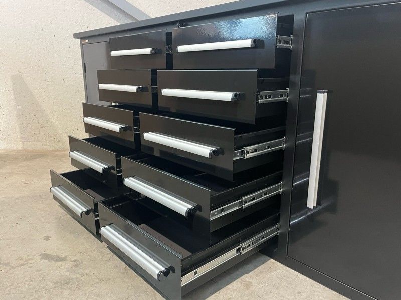 Metall-Werkbank mit 10 Schubladen