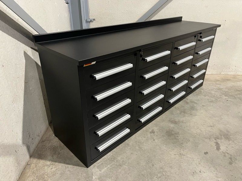 Metall-Werkbank mit 20 Schubladen