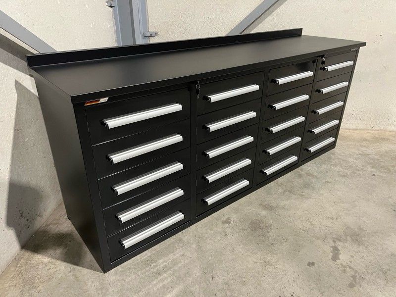 Metall-Werkbank mit 20 Schubladen