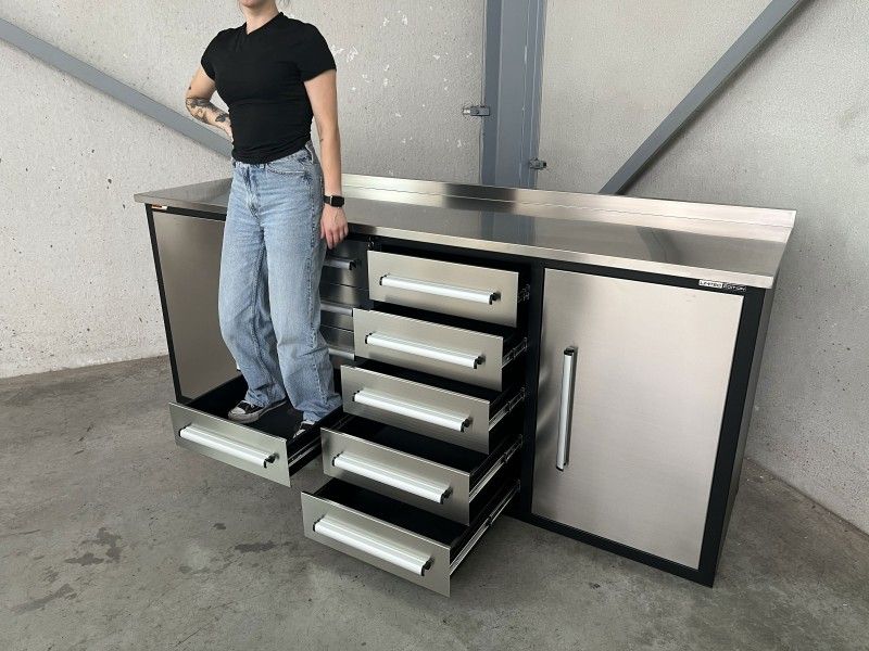 Stainless steel workbench with 10 drawers