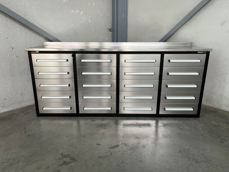 Edelstahl-Werkbank mit 20 Schubladen