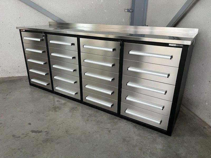 Edelstahl-Werkbank mit 20 Schubladen