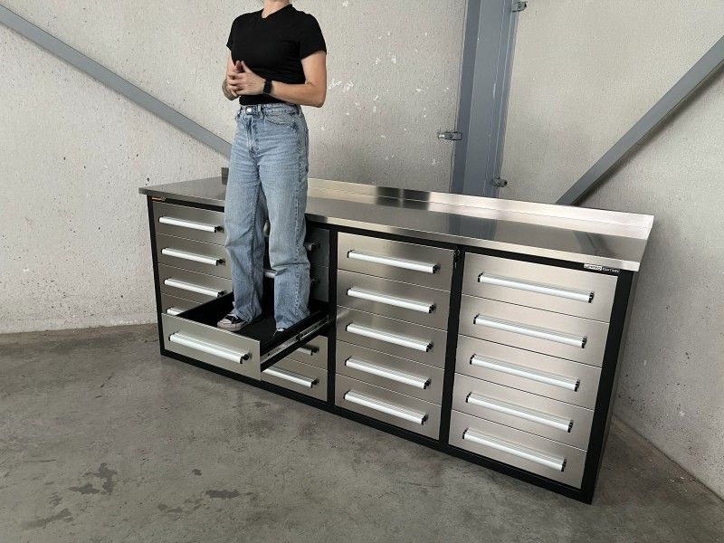 Edelstahl-Werkbank mit 20 Schubladen