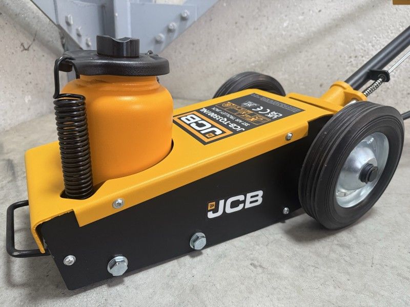 JCB 35-metric-ton Hydropneumatic Garage Jack