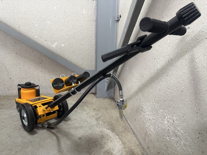 JCB 35-metric-ton Hydropneumatic Garage Jack