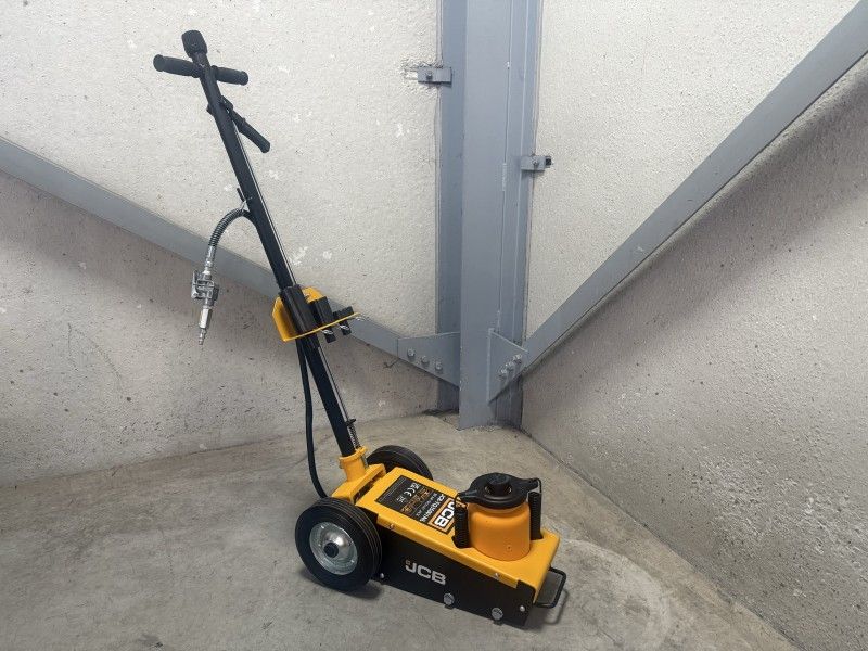 JCB 35-metric-ton Hydropneumatic Garage Jack