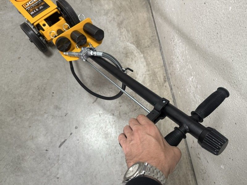 JCB 35-metric-ton Hydropneumatic Garage Jack
