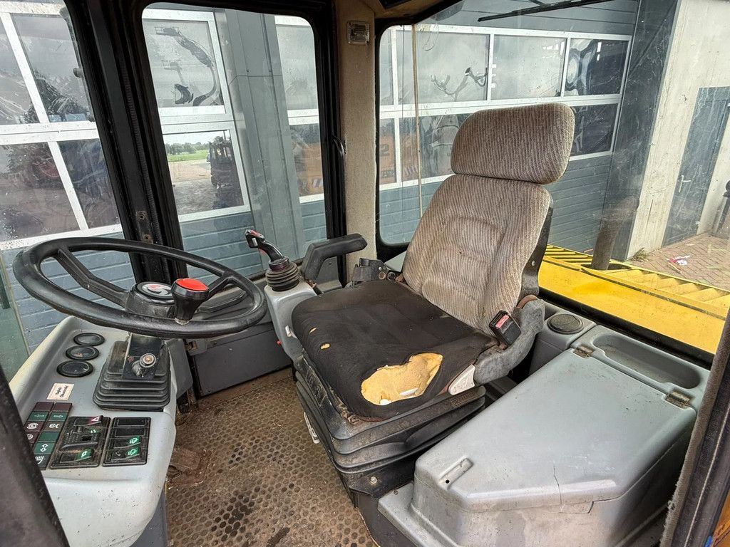 Schaeff SKL833