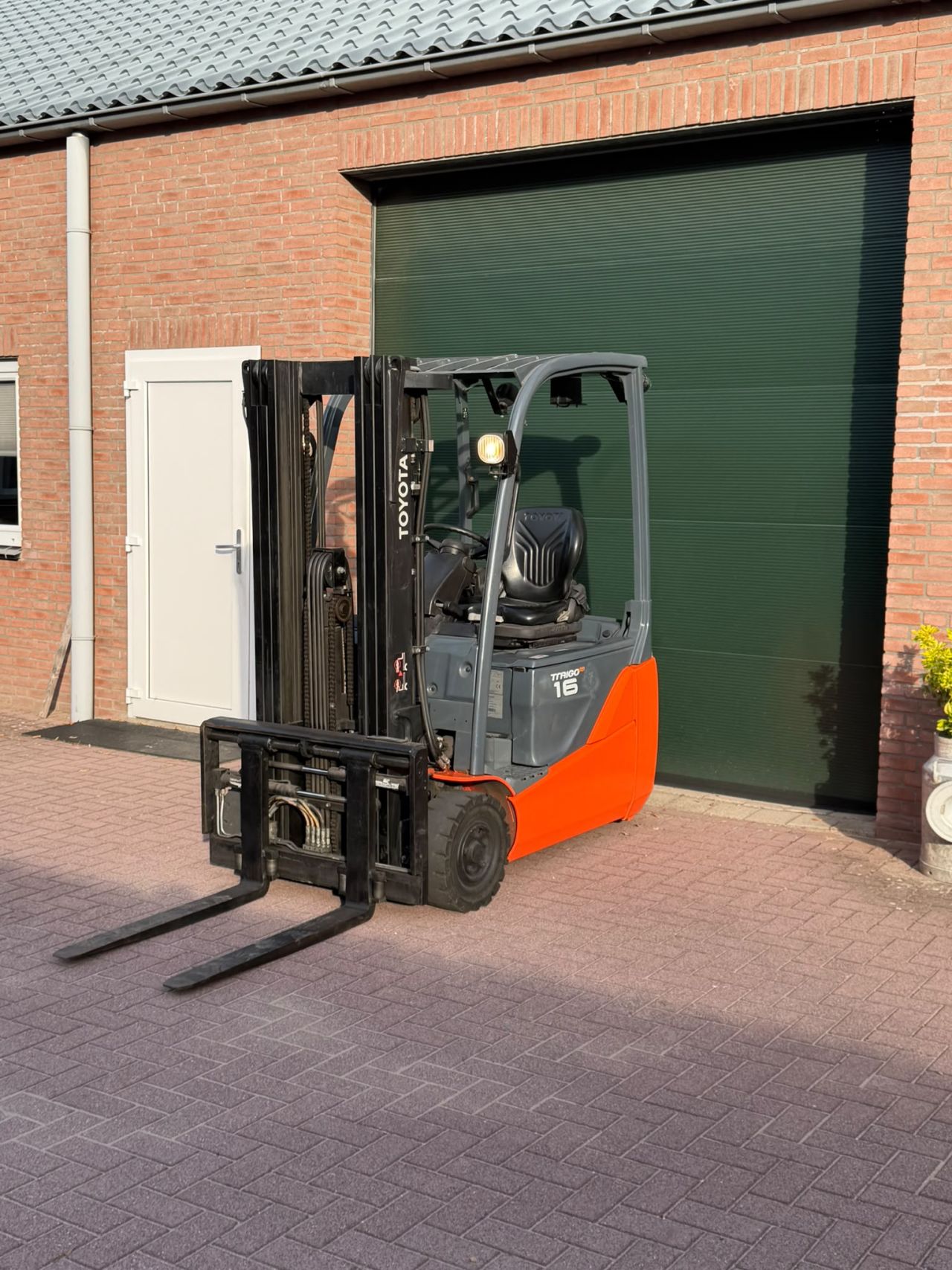 Toyota 8FBE16T triplo accu 2024 elektrische heftruck