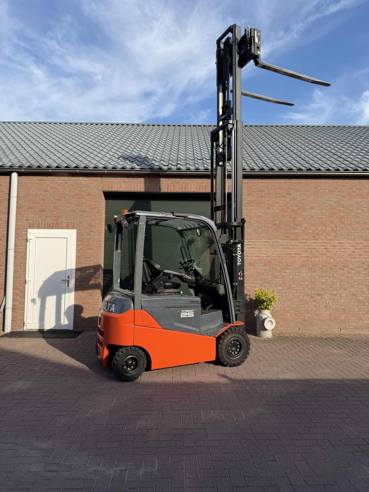 Toyota 8FBMKT25 2500kg 2019 triplo elektrische heftruck