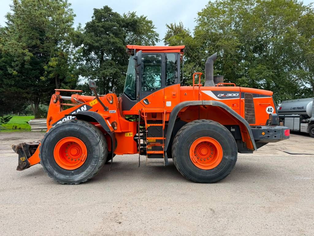 Doosan DL 300-5