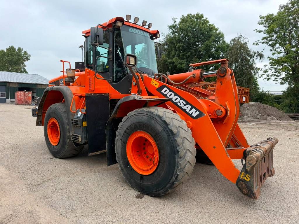 Doosan DL 300-5