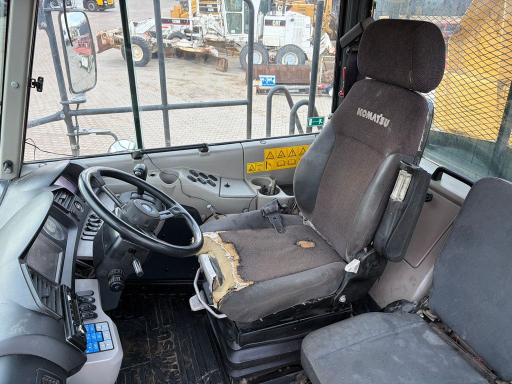 Komatsu HM300-3