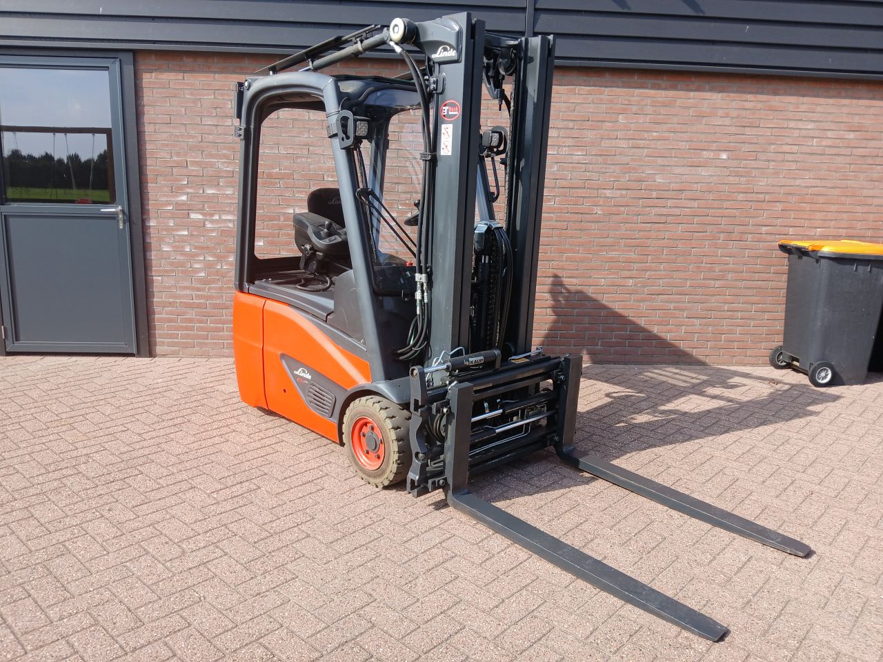 Linde e14-02 / vorkenversteller / side shift / 2019