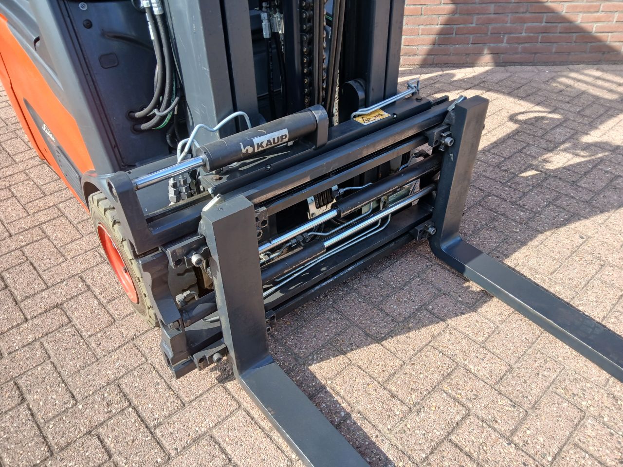 Linde e14-02 / vorkenversteller / side shift / 2019