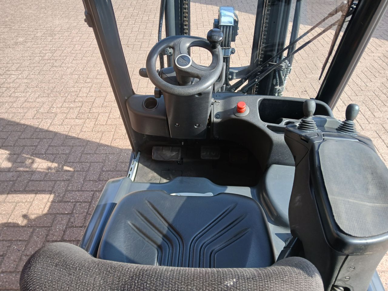Linde e14-02 / vorkenversteller / side shift / 2019