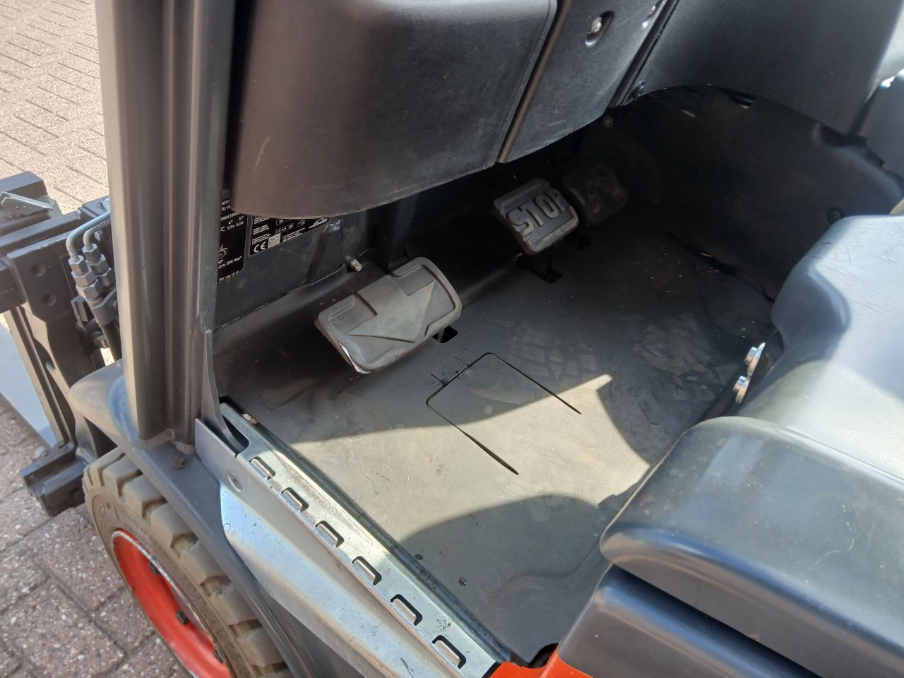 Linde e14-02 / vorkenversteller / side shift / 2019