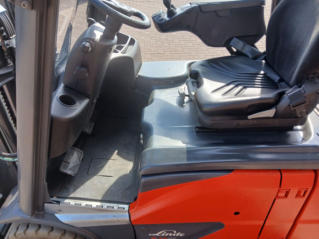 Linde e14-02 / vorkenversteller / side shift / 2019