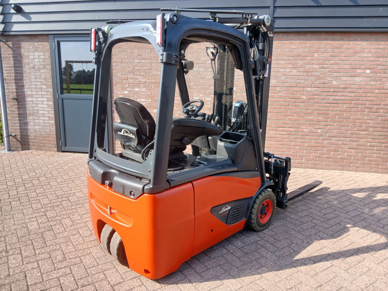 Linde e14-02 / vorkenversteller / side shift / 2019