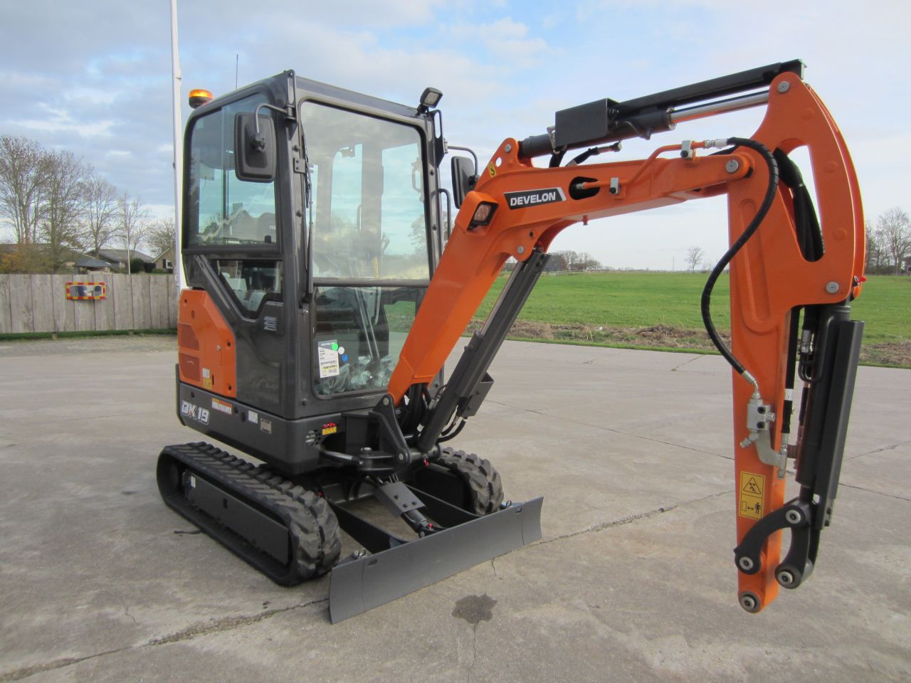 Develon DX19-7