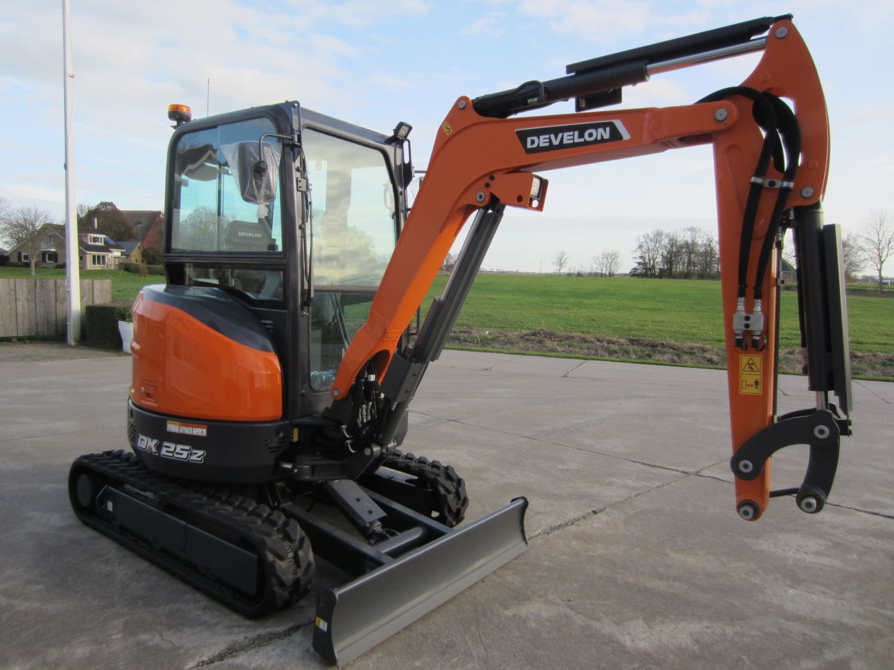 Develon DX25z-7