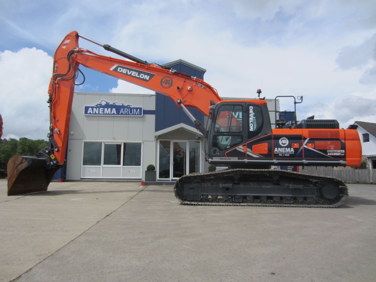 Develon DX255LC-7