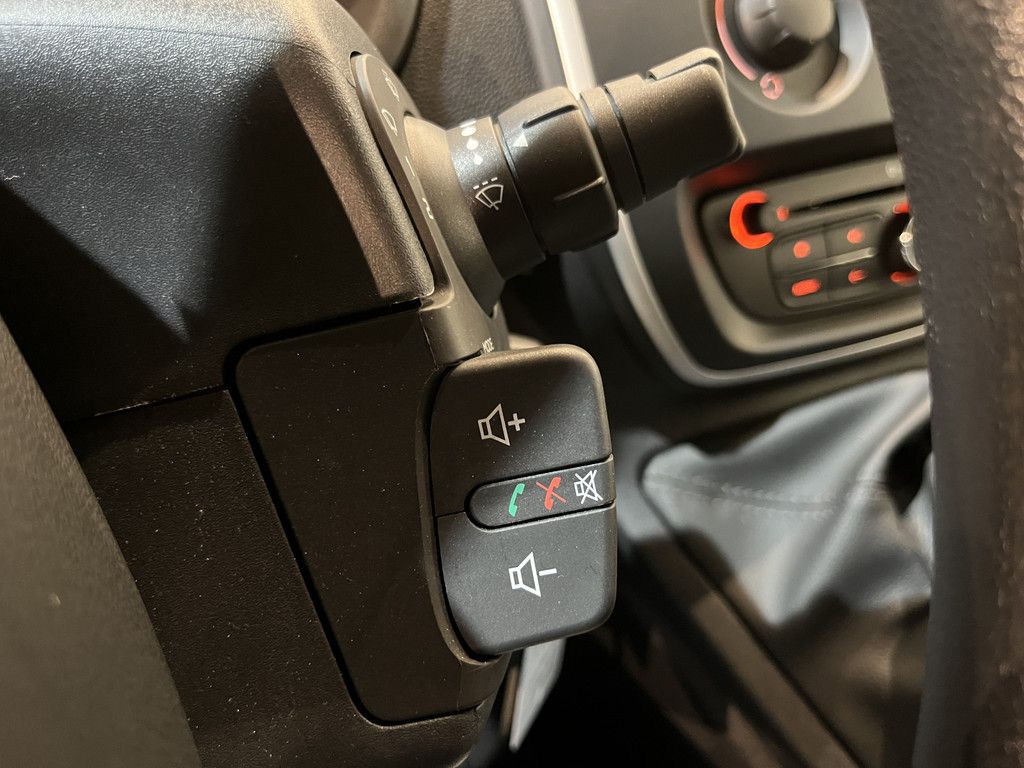 Renault Kangoo Z.E. Maxi Incl. Accu 33 KWH Automaat / 100% Elektrisch / Airco / PDC / Cruise Control / Trekhaak / 10.200 KM !!