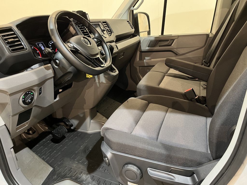 Volkswagen Crafter 35 2.0 TDI L3H3 180 PK Automaat / Euro 6 / Servicebus / Modul-System Inrichting / Euro 6 / 220V. / Trekhaak 3.000 KG / Airco / Adap. Cruise Control / Camera / CarPlay / 7.200 KM !!