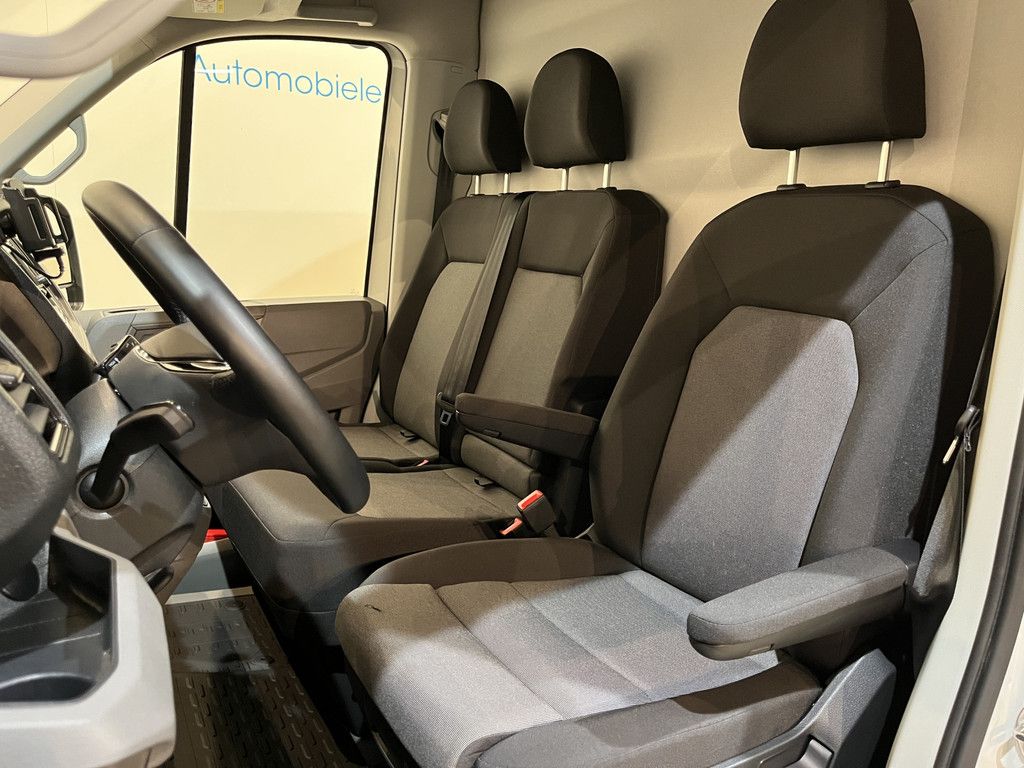 Volkswagen Crafter 35 2.0 TDI L3H3 180 PK Automaat / Euro 6 / Servicebus / Modul-System Inrichting / Euro 6 / 220V. / Trekhaak 3.000 KG / Airco / Adap. Cruise Control / Camera / CarPlay / 7.200 KM !!