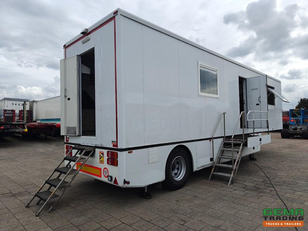 Renders ROC 12.10 NA single-axle office trailer / mobile home - air conditioners - toilet - battery pack - parking heater - hydraulic support legs
