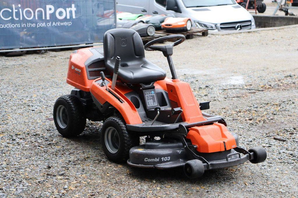 Zitmaaier Husqvarna R 216 AWD Benzine 2012