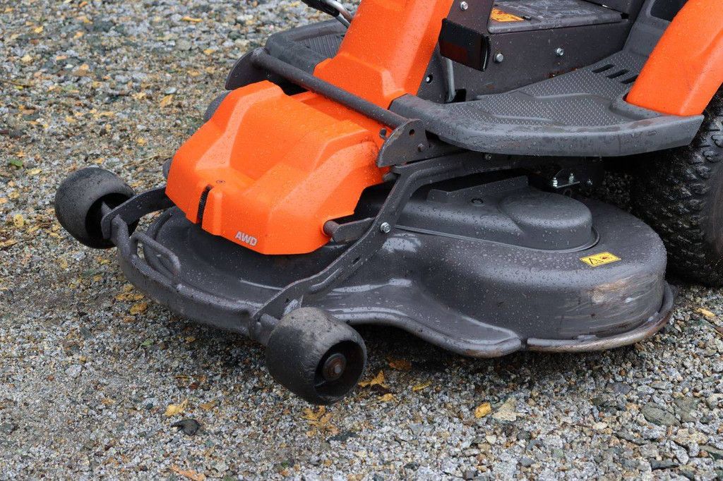 Zitmaaier Husqvarna R 216 AWD Benzine 2012