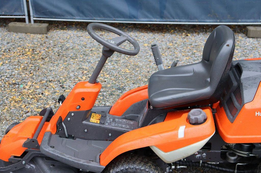 Zitmaaier Husqvarna R 216 AWD Benzine 2012