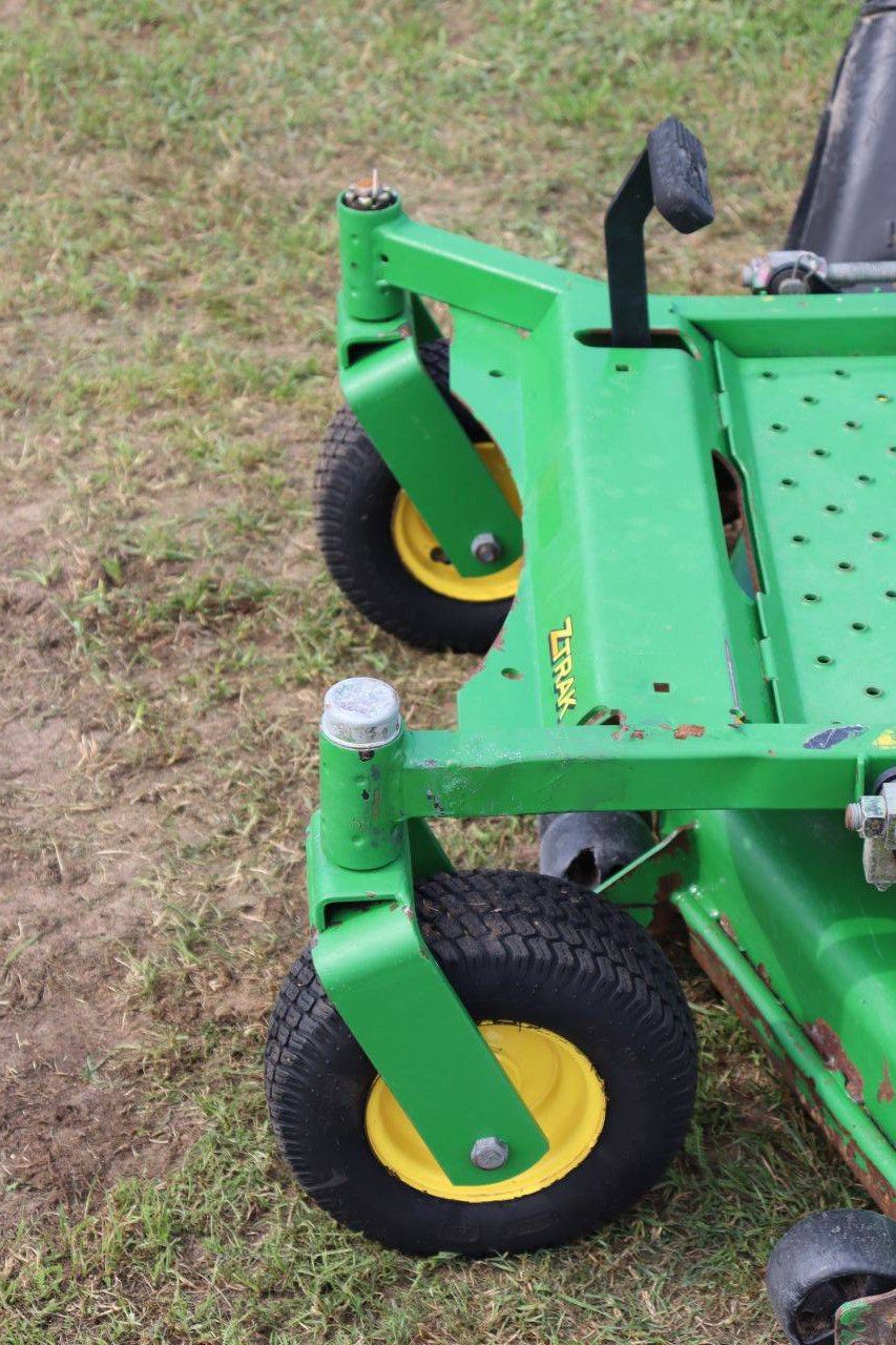 Zitmaaier John Deere ZTRAK 717E Benzine 14.2kW