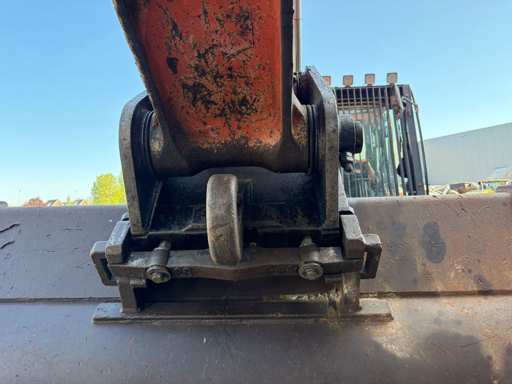 Hitachi ZX300LC-6